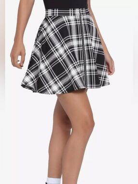 Hot Topic Black and White Plaid Circle Skirt with Front Zip